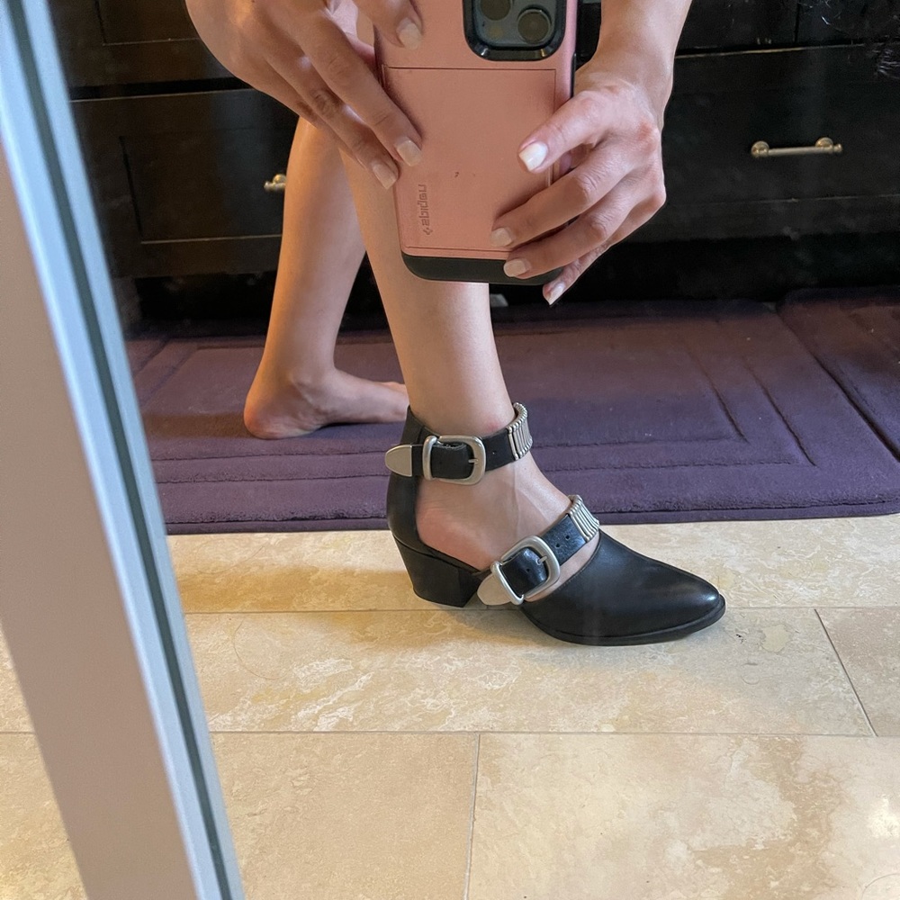 LF Boutique genuine leather boots sz 6 NEVER WORN